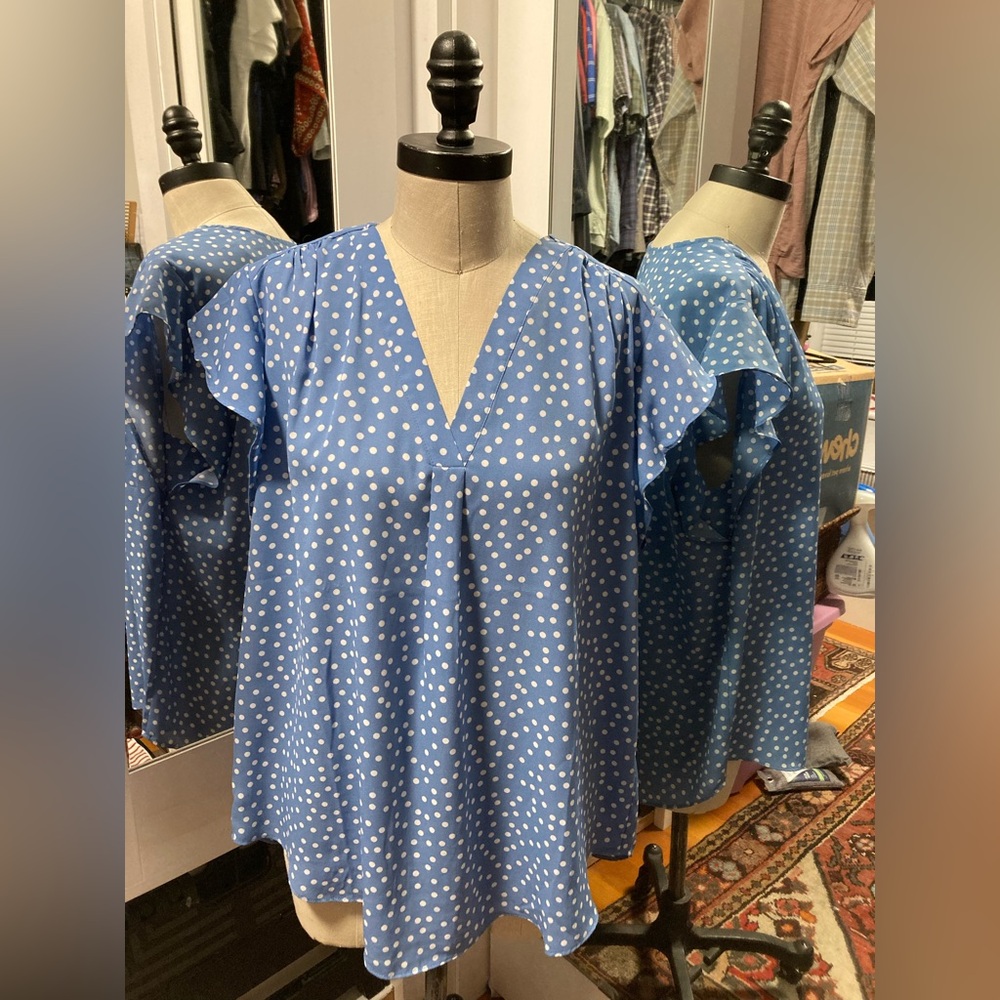 Chaus Light Blue Polka Dot Women's Sleeveless Flutter Sleeve Top, Size Large